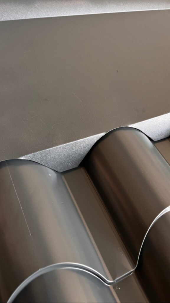 Tetto In Semicolmo Fustellato Lamiera Per Lamiera Finto Coppo Color Rosso Coppo Lamiera Semicolmo Fustellato - Foto 6